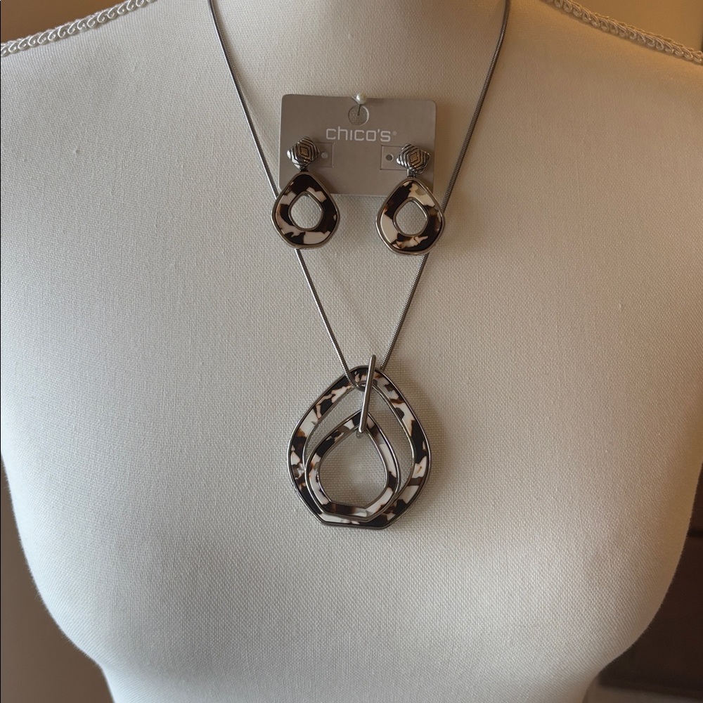 Chico’s reversible Silver and Brown Necklace & earrings Set